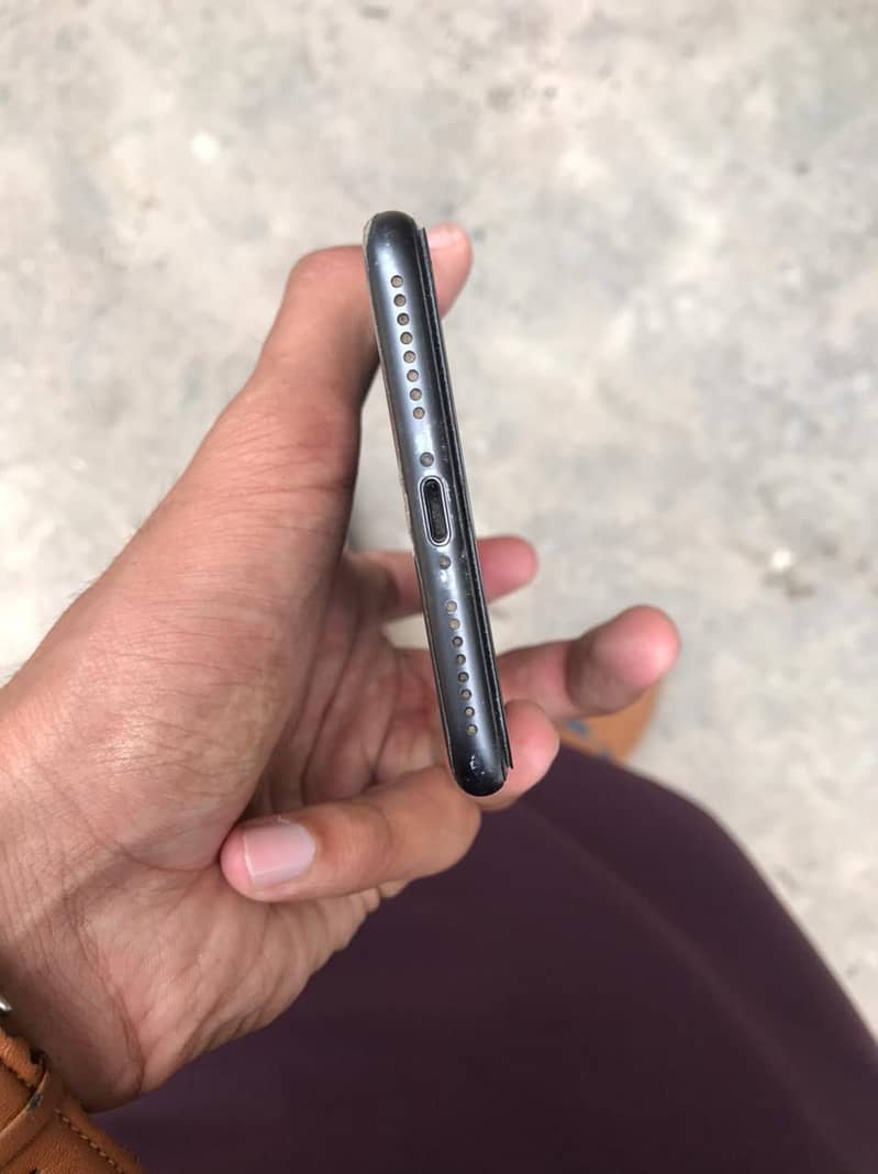 Apple iPhone 8 Plus 1