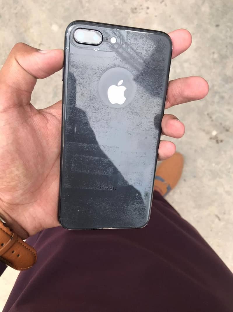 Apple iPhone 8 Plus 4