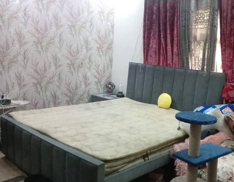 bed with side tables 0