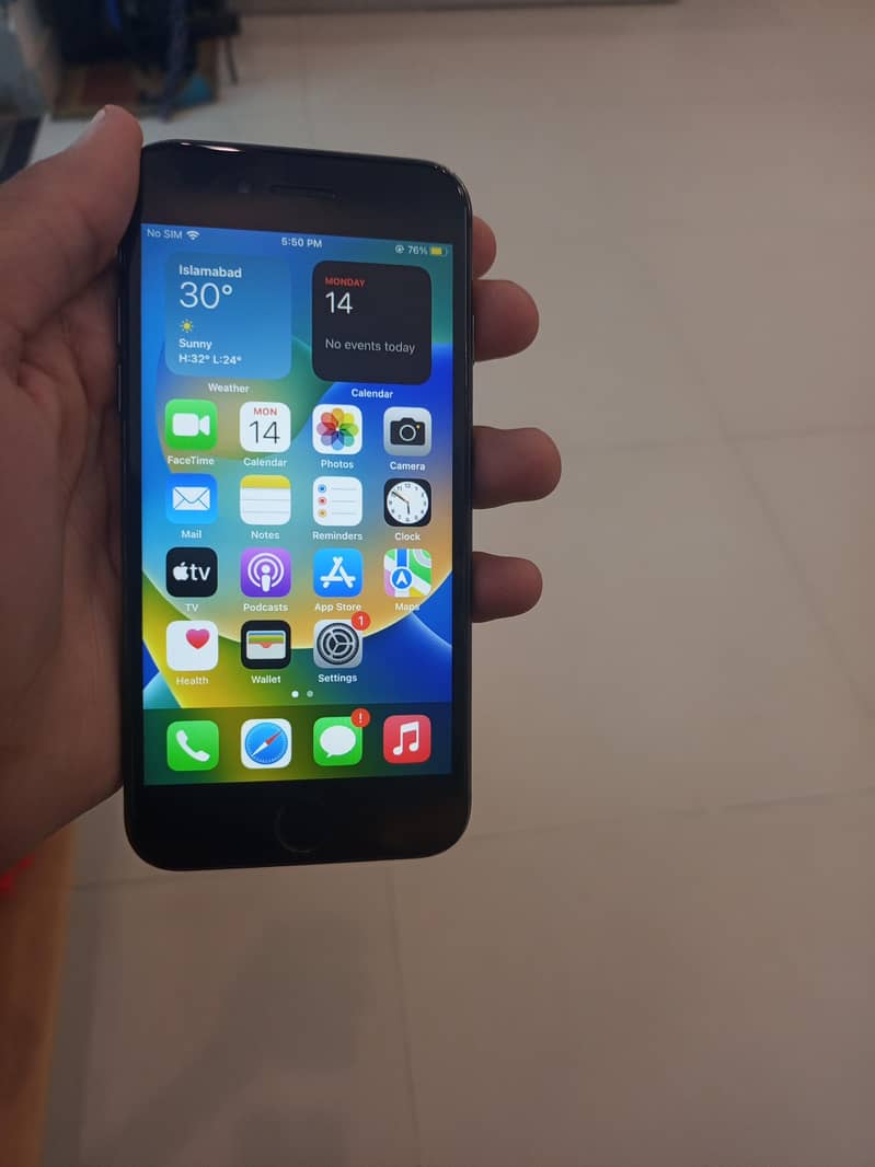 Apple iPhone 8 1