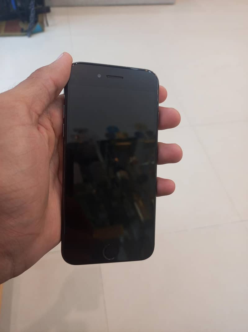 Apple iPhone 8 4