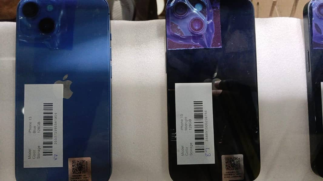 iPhone 13 base, iPhone 14 base. 3