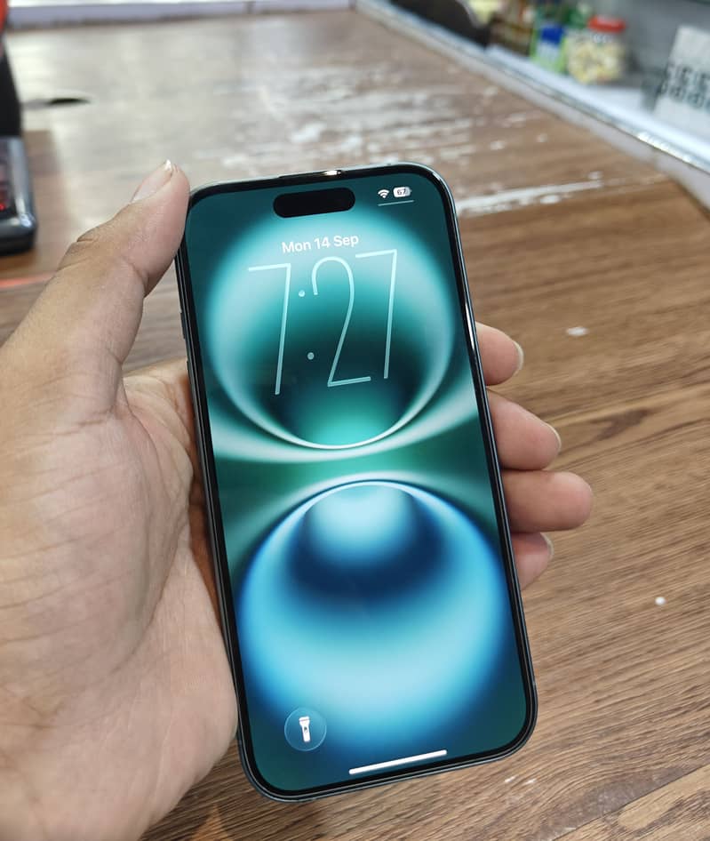 Apple iPhone 16 1