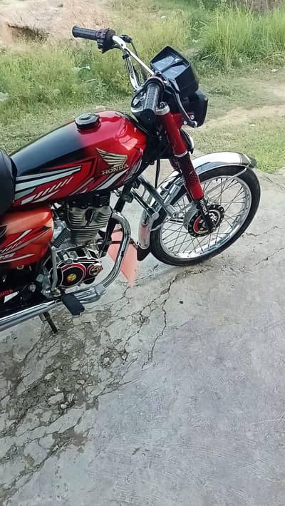 Honda c g 125 2024 model 2500km driven bike achi condition Mein ha