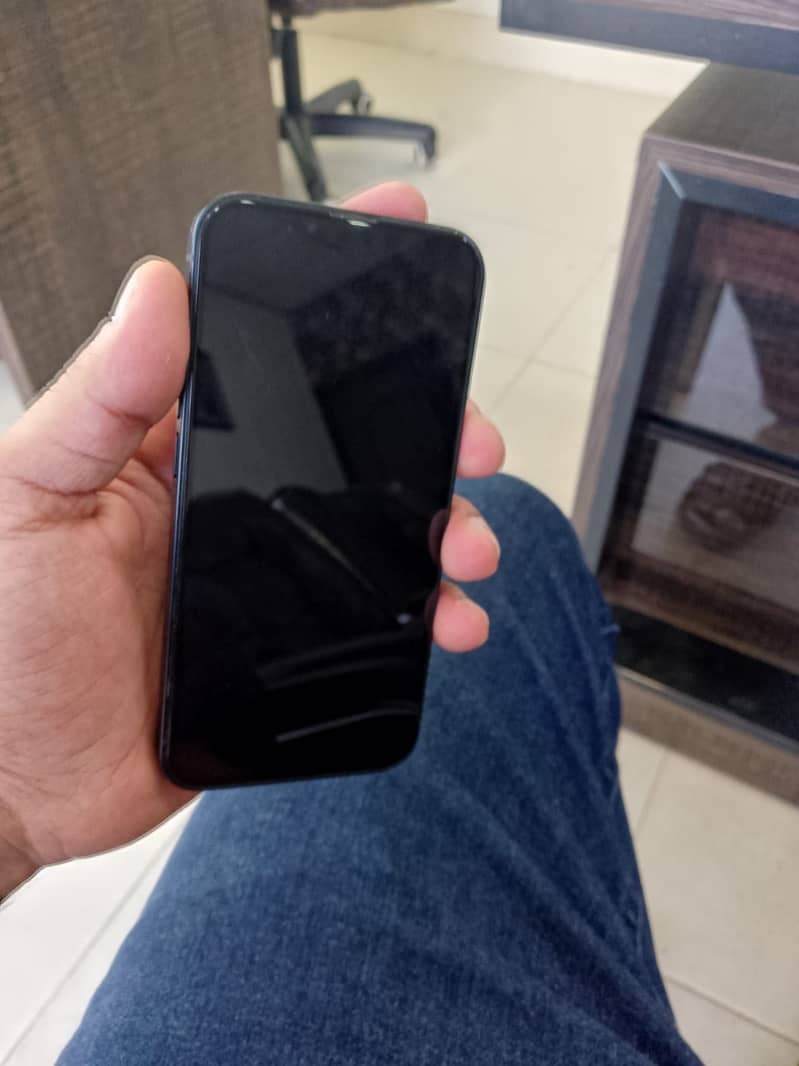 Apple iPhone 13 4