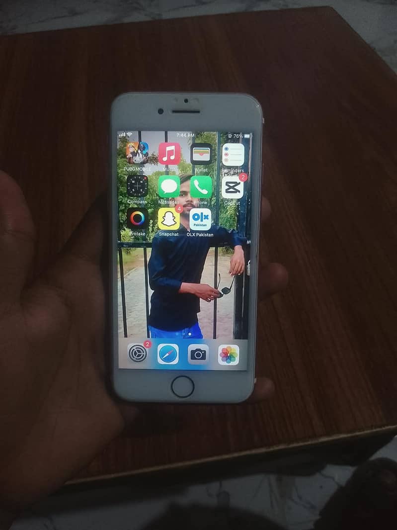 Apple iPhone 7 0