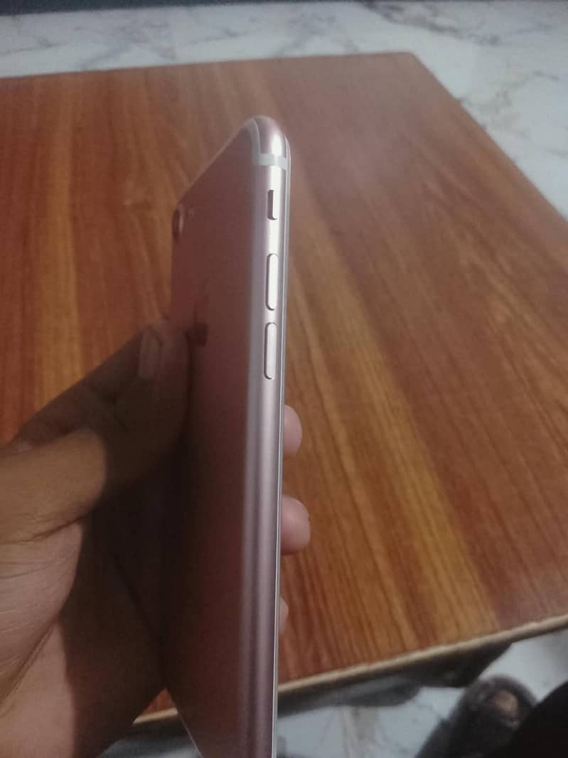 Apple iPhone 7 1