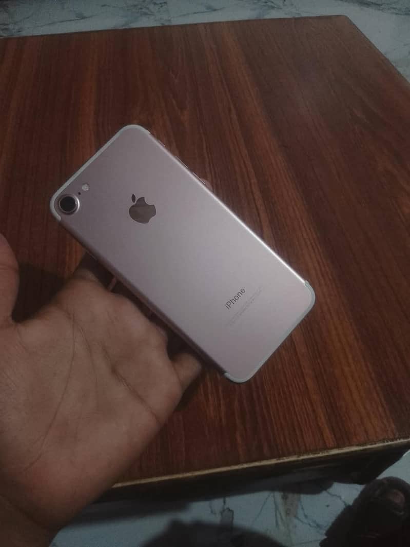 Apple iPhone 7 2
