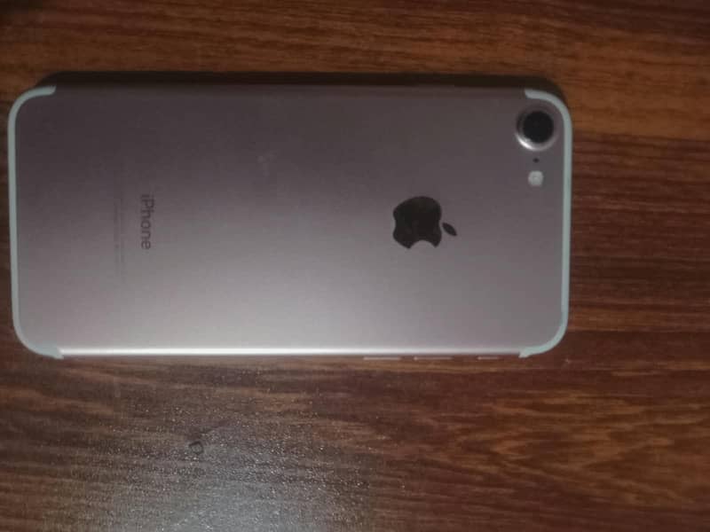Apple iPhone 7 3