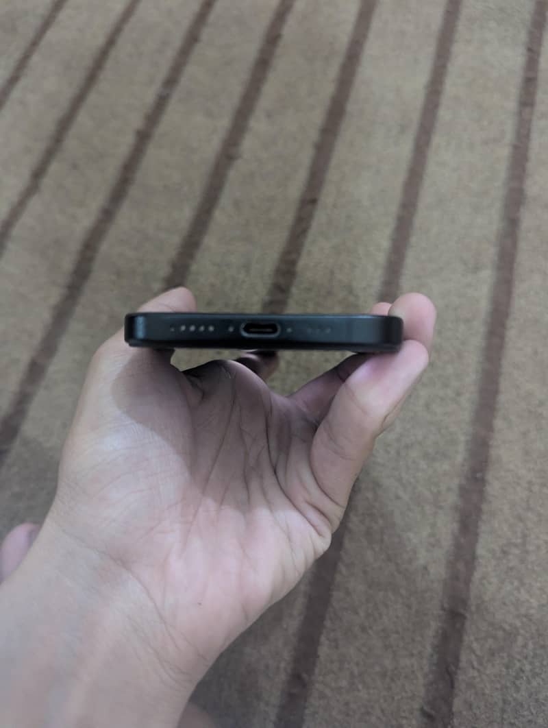 Apple iPhone 15 4