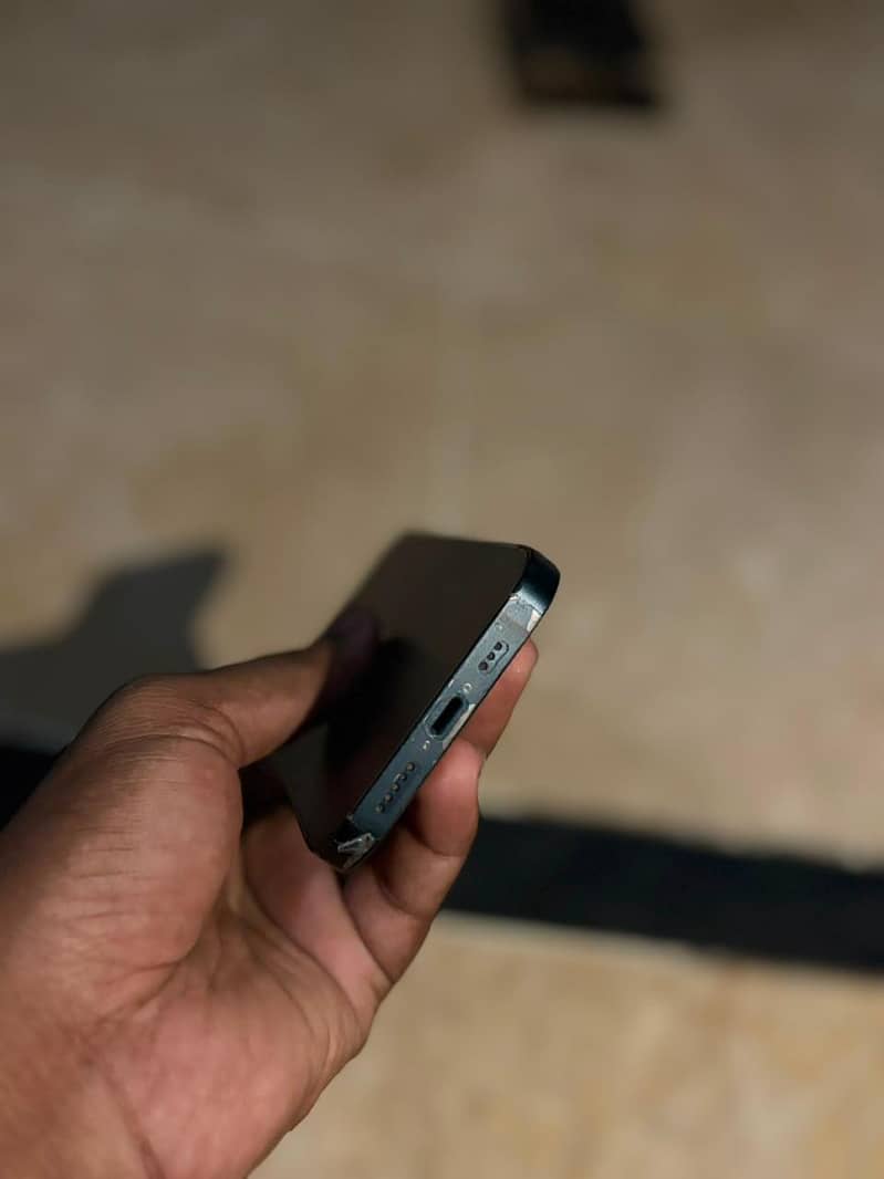 Apple iPhone 13 2