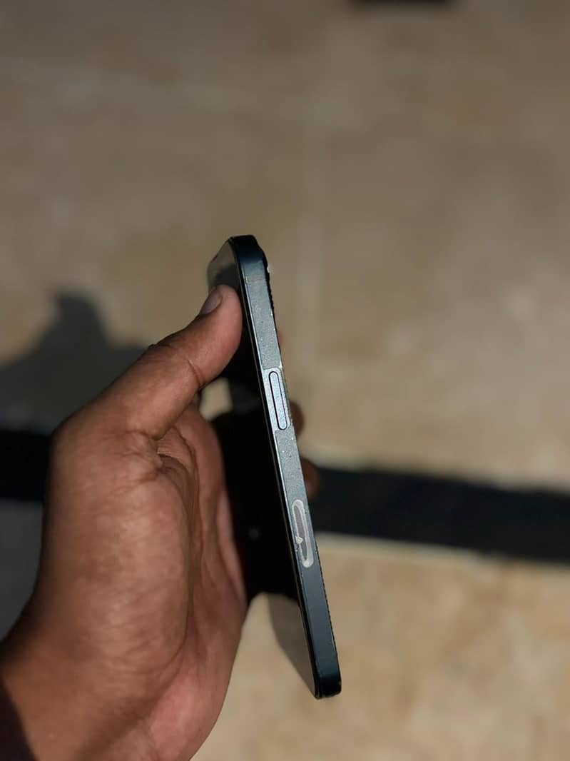Apple iPhone 13 4