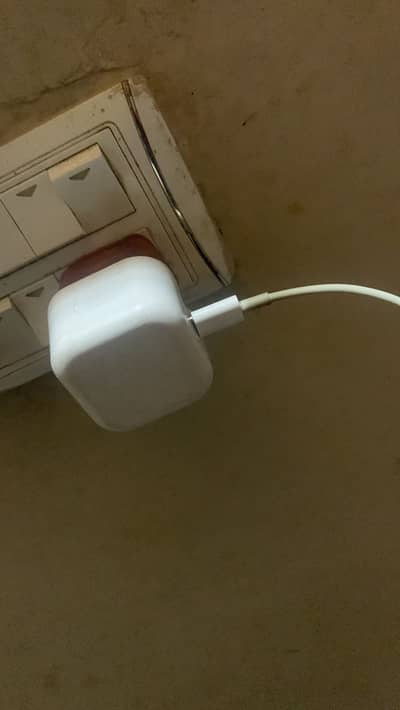 iPhone adopter available For sale used ma h jisko need h wohi rbta kre