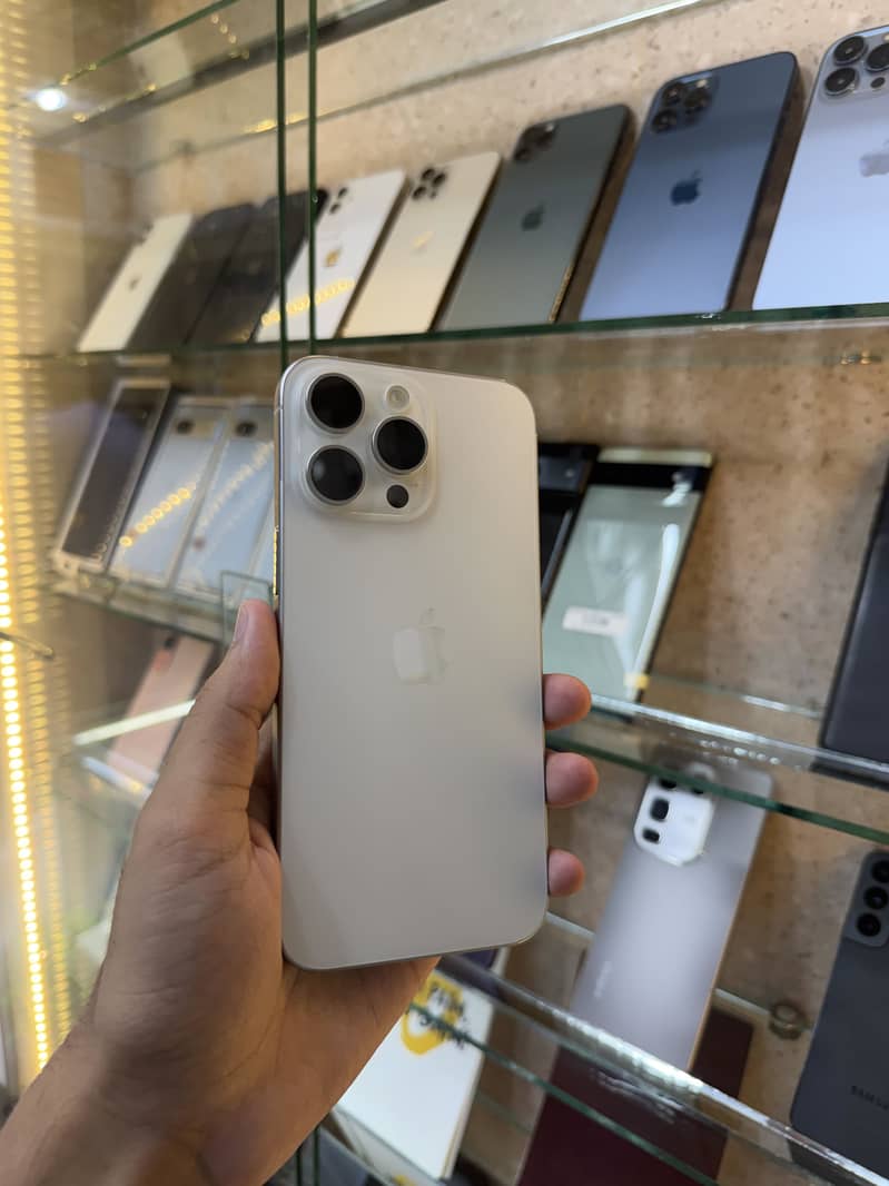 Apple iPhone 15 Pro Max 2