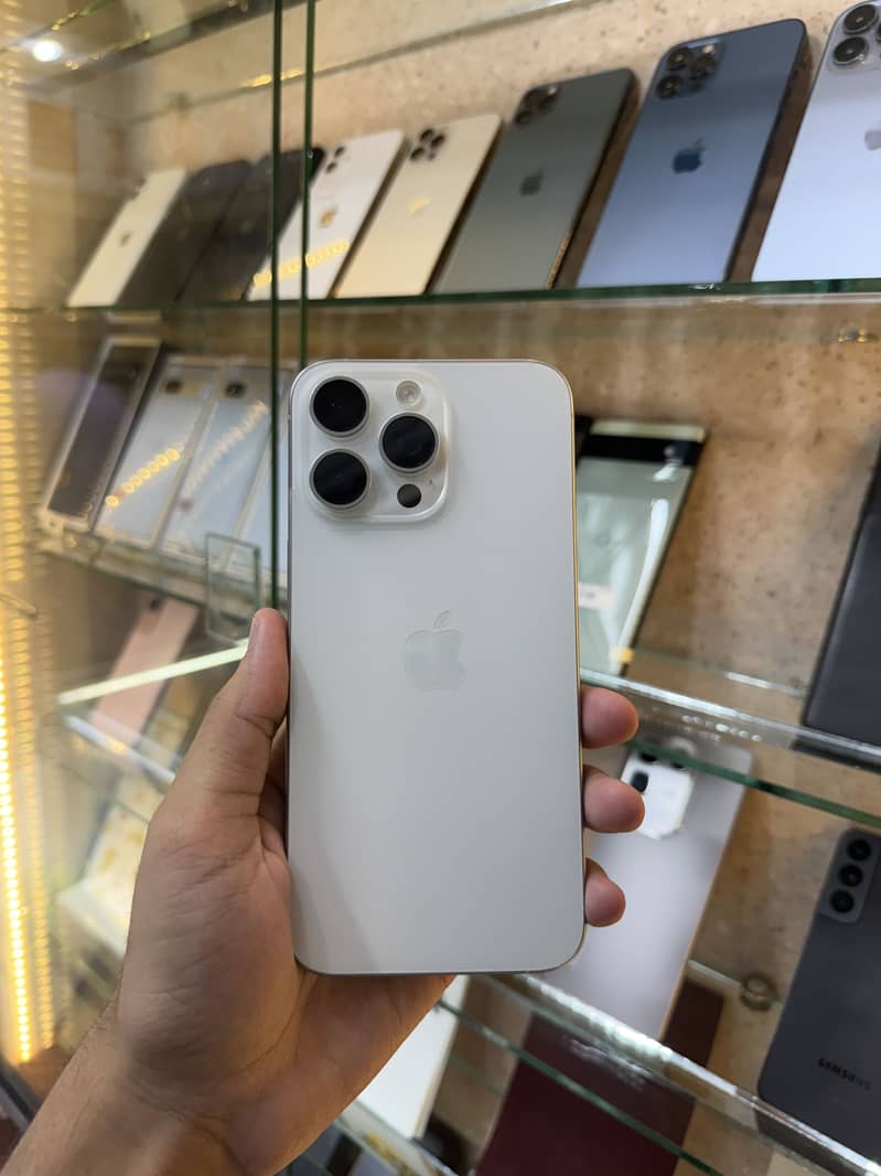 Apple iPhone 15 Pro Max 4