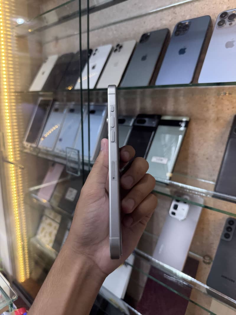 Apple iPhone 15 Pro Max 5
