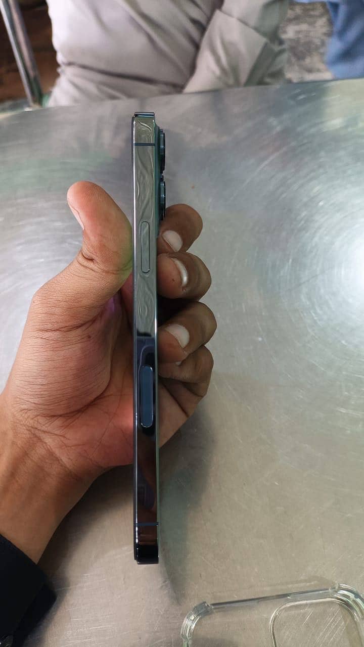 IPhone 13 Pro Max 2