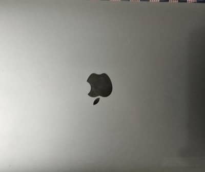 16/512 MacBook pro 2019 model 9/10 condition