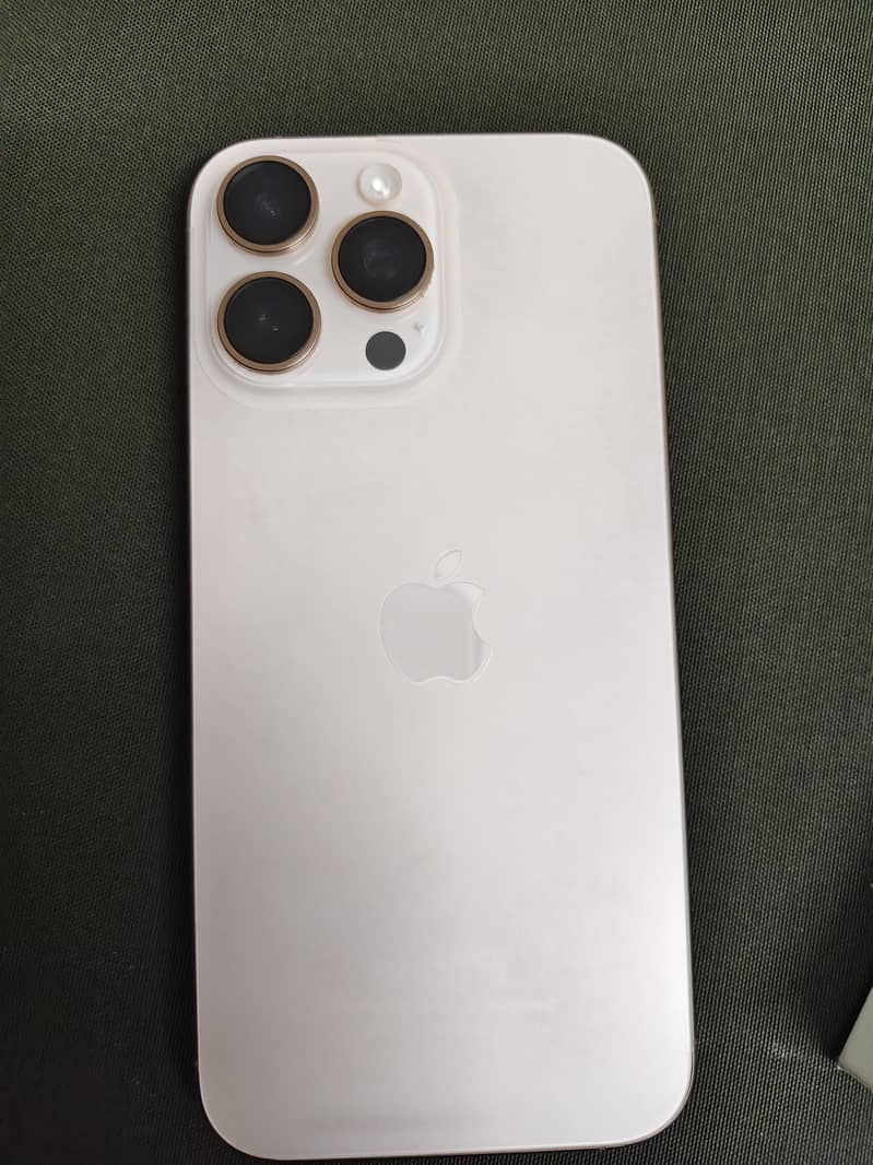 Apple iPhone 16 Pro Max 3