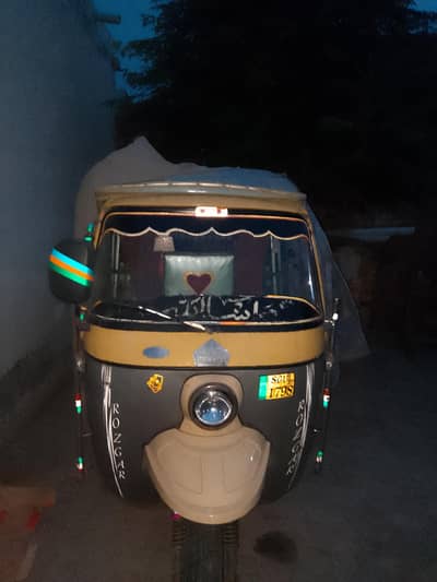 auto rickshaw 6 seater. condition 10 by 10
