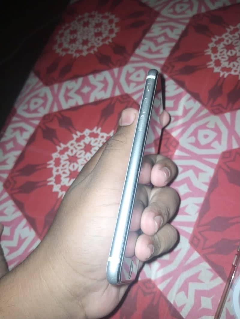 IPhone SE JV 1