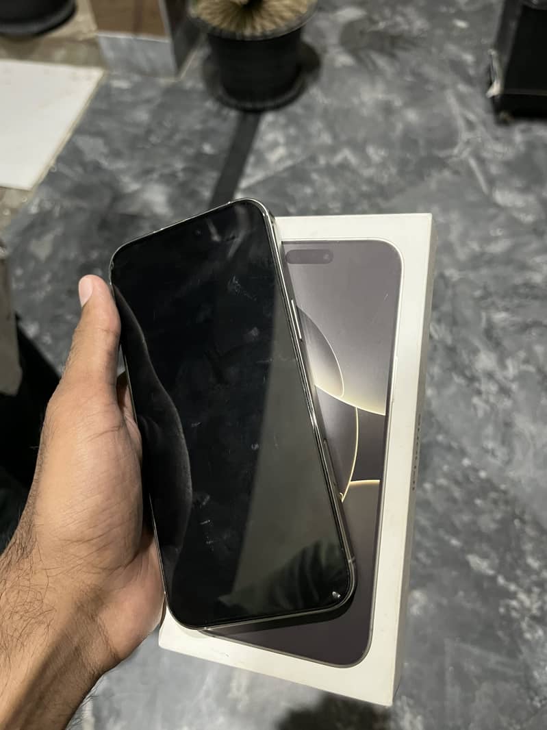 Apple iPhone 16 Pro Max 1