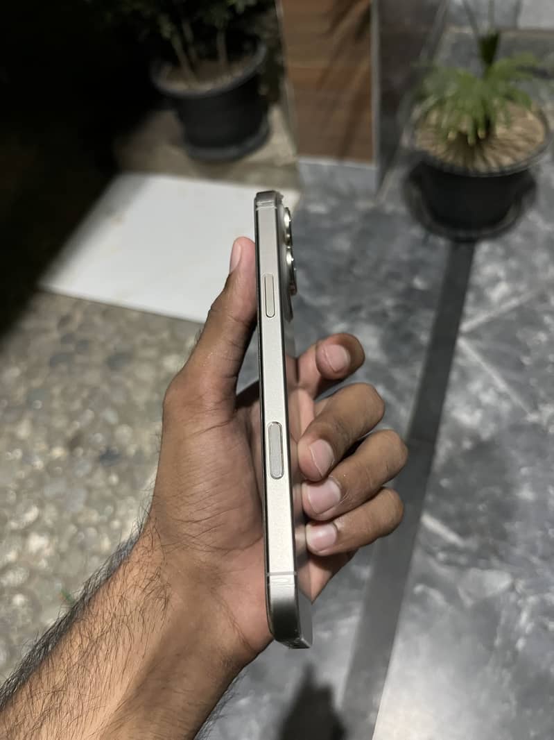 Apple iPhone 16 Pro Max 3