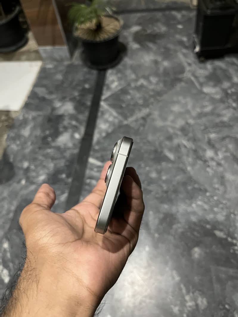 Apple iPhone 16 Pro Max 4