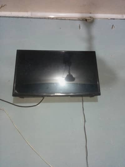 Simple LED hai koi msla ni h blkl saf condition