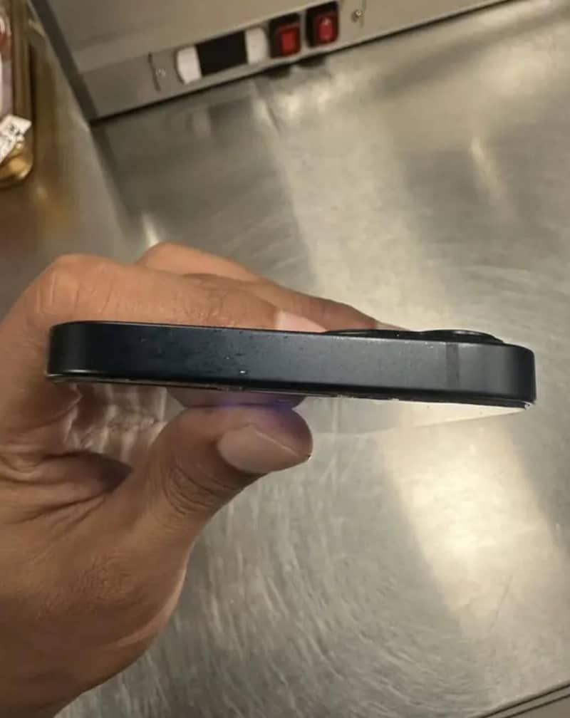 Apple iPhone 14 3