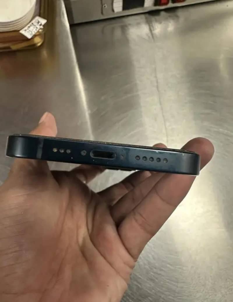 Apple iPhone 14 4