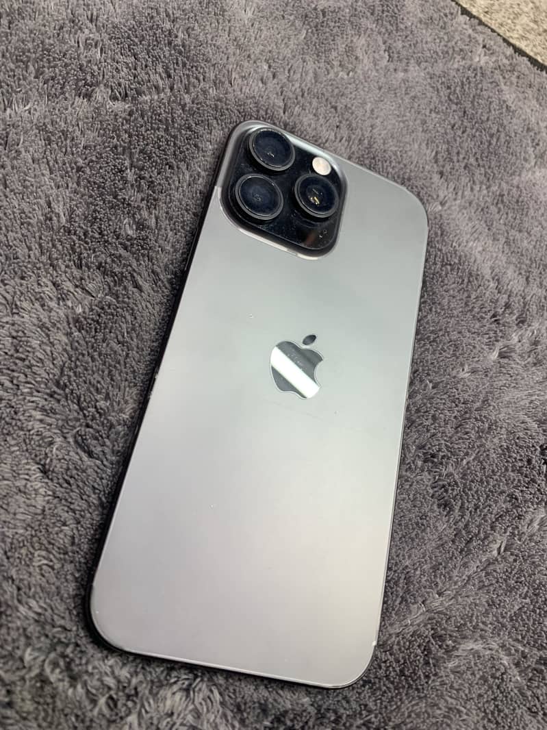 Apple iPhone 16 Pro Max 2