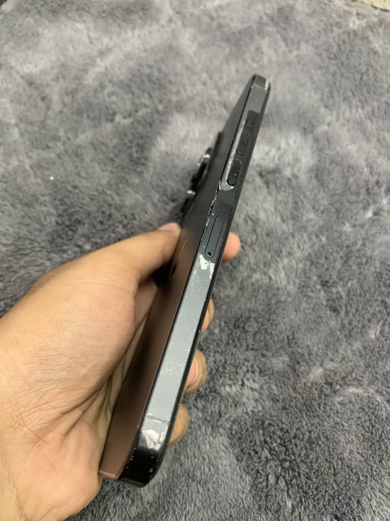 Apple iPhone 16 Pro Max 3