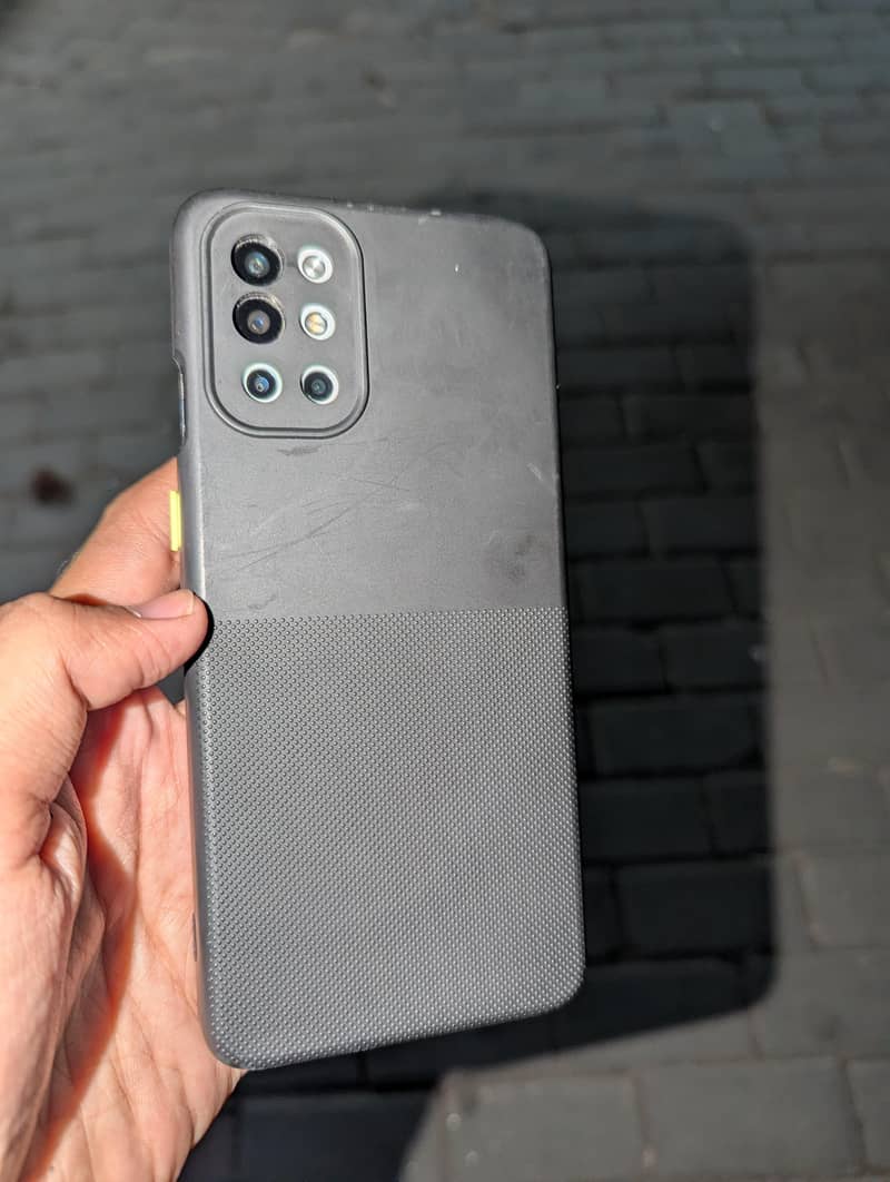One Plus 9R 1