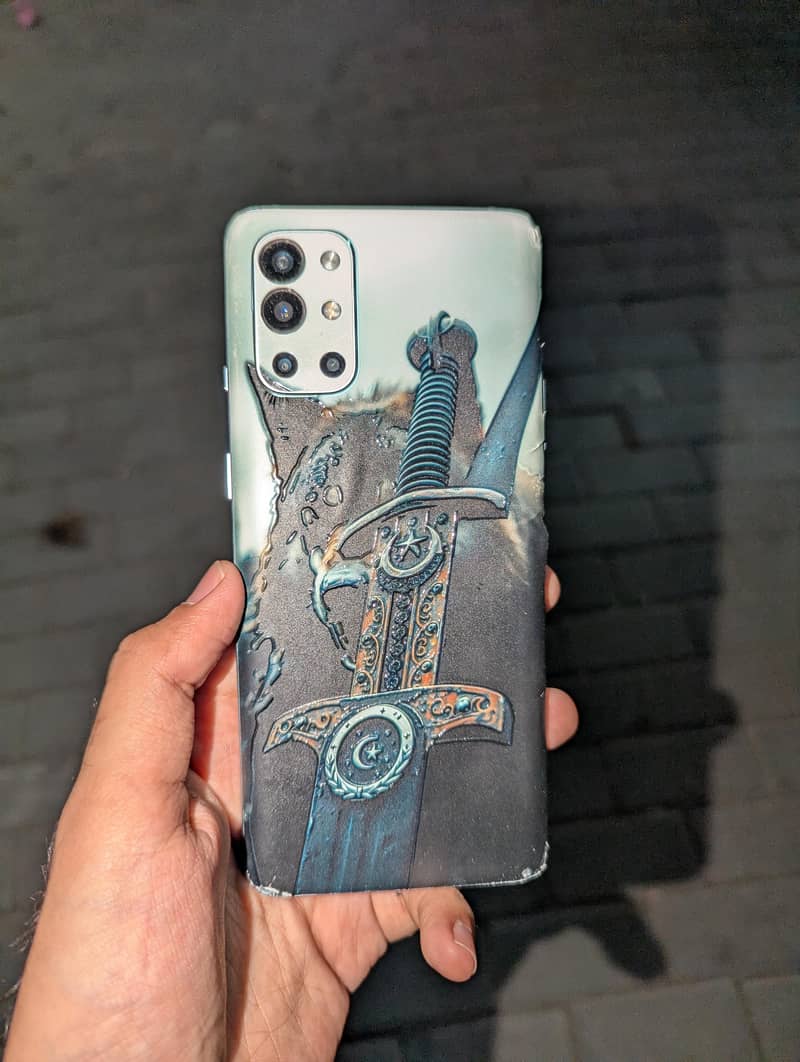 One Plus 9R 8