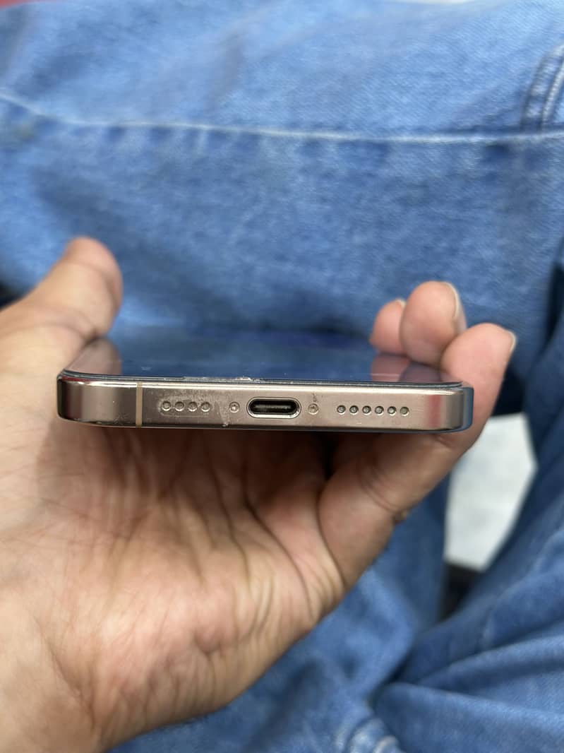 Apple iPhone 16 Pro Max 6