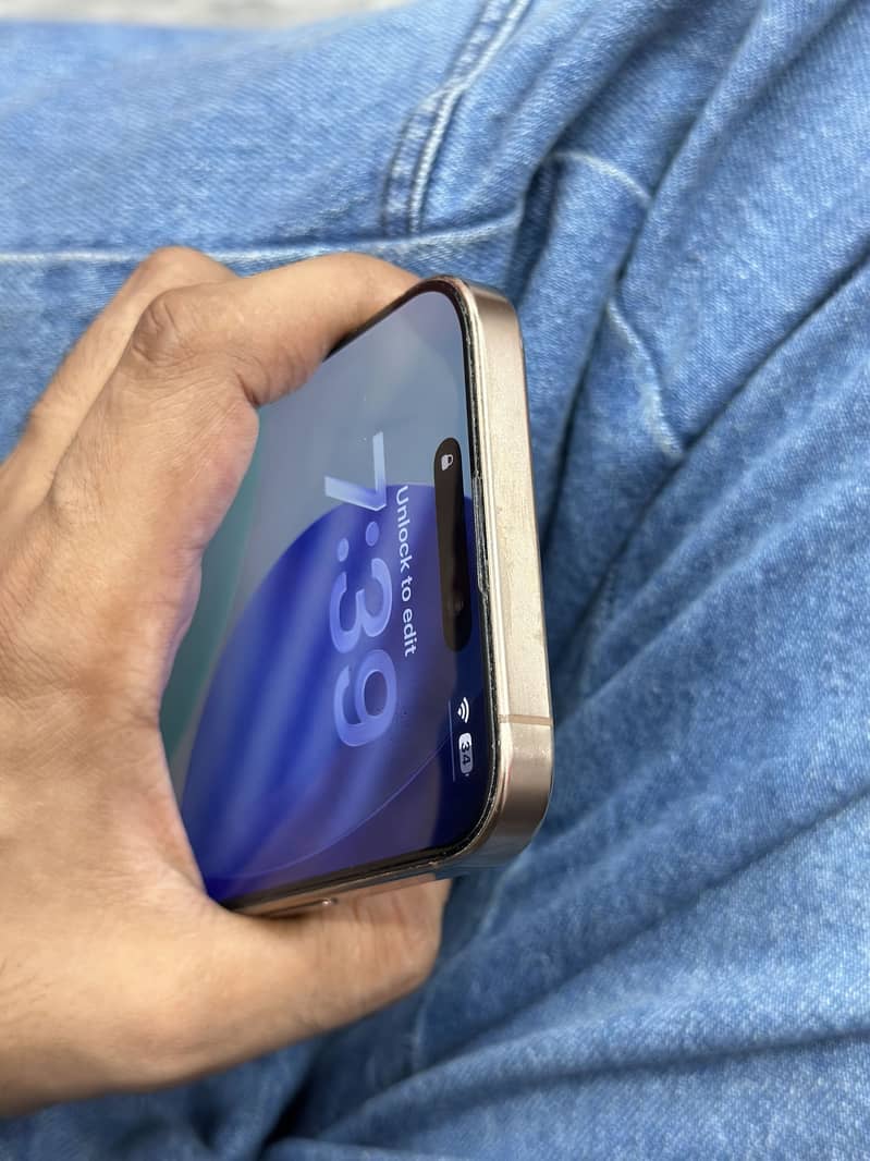 Apple iPhone 16 Pro Max 8