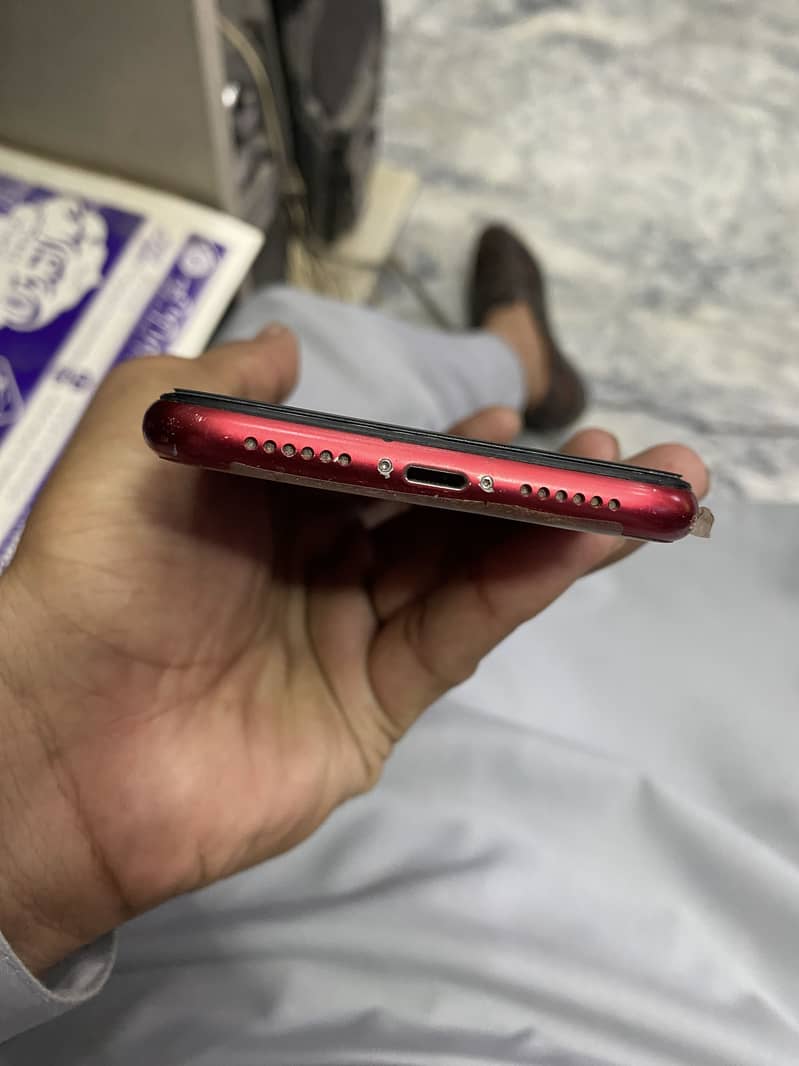 Apple iPhone 11 4