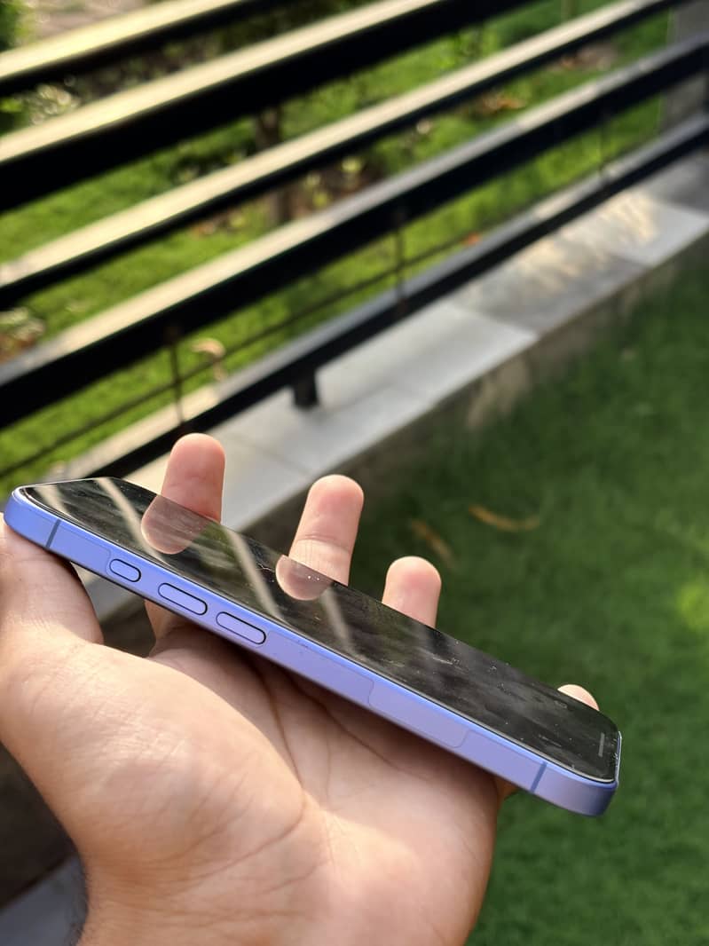 Apple iPhone 16 0