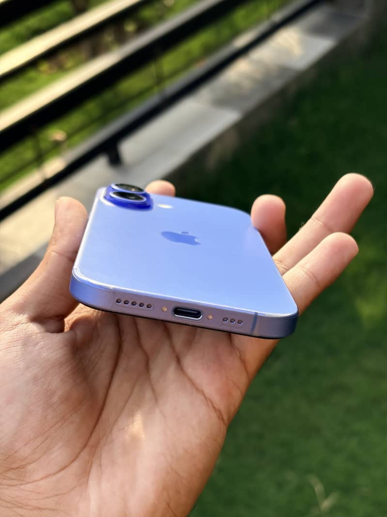 Apple iPhone 16 2