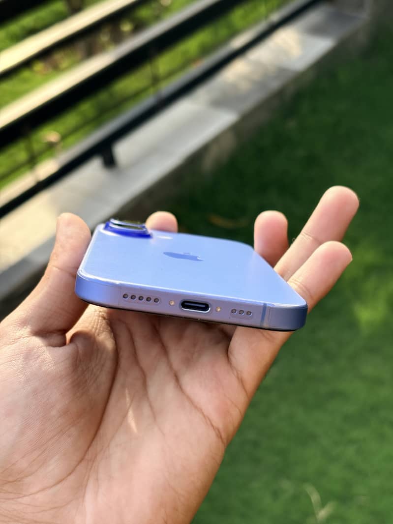 Apple iPhone 16 3