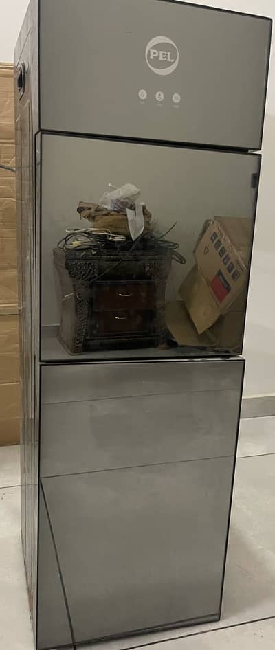 Pel glass door water dispenser