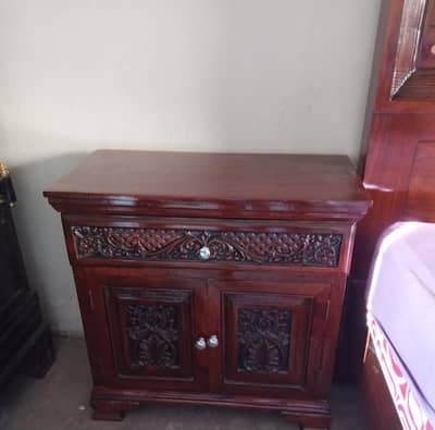 chinoti bed dressing side table