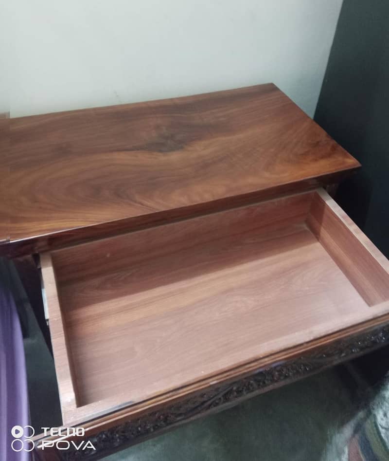 chinoti bed dressing side table 4