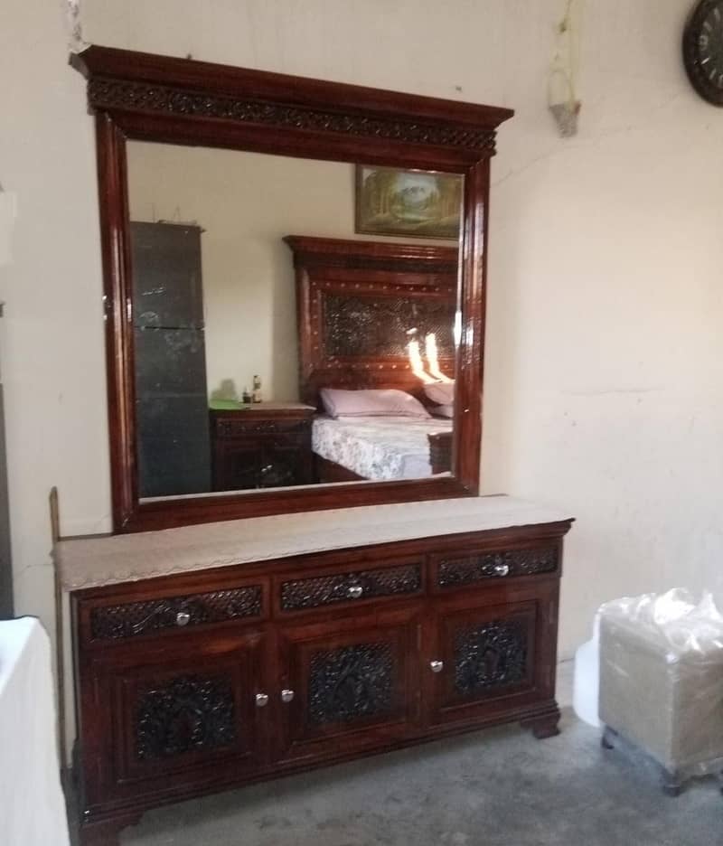 chinoti bed dressing side table 6