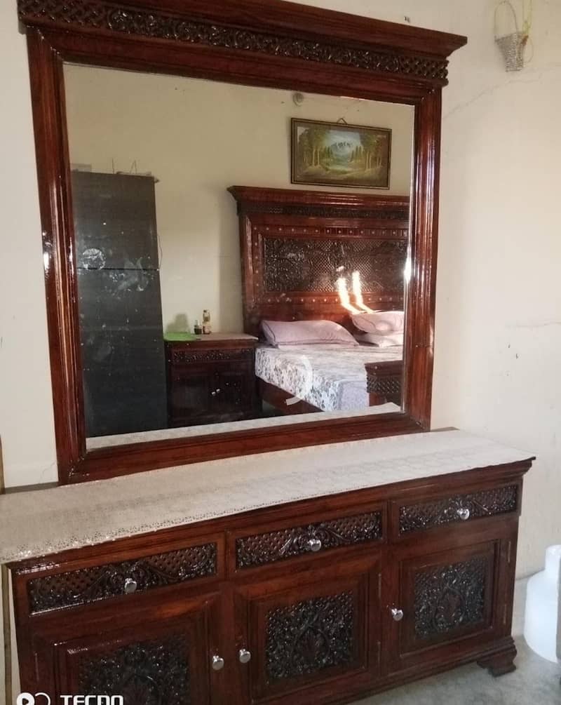chinoti bed dressing side table 8
