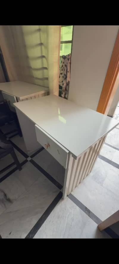 2 chairs and 2 table for sale