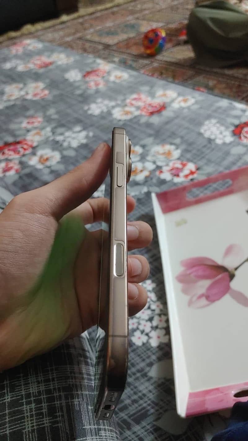 Apple iPhone 16 Pro Max 2