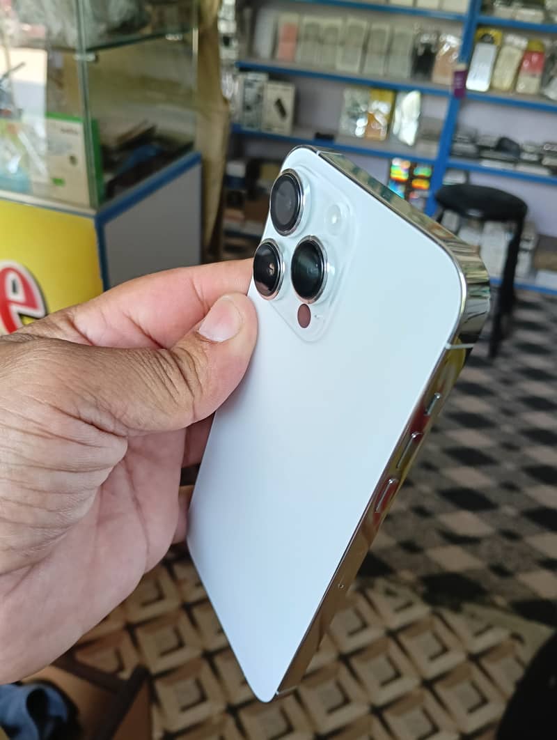 iPhone 14 Pro Max 2