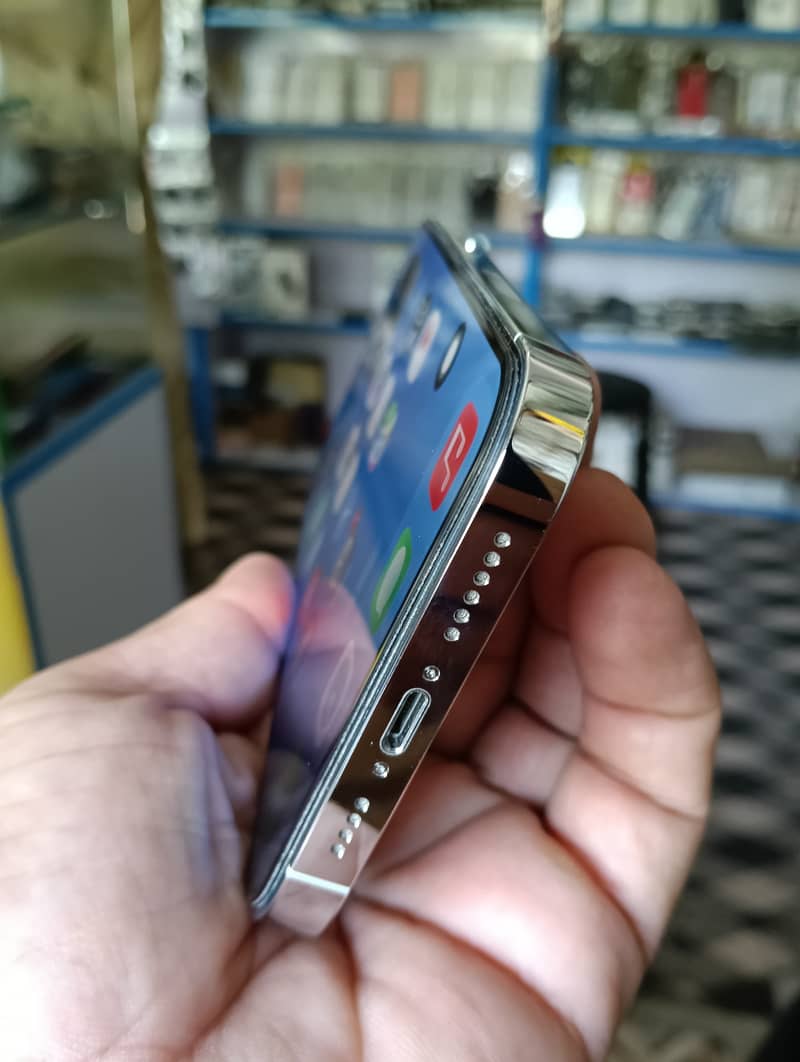 iPhone 14 Pro Max 3